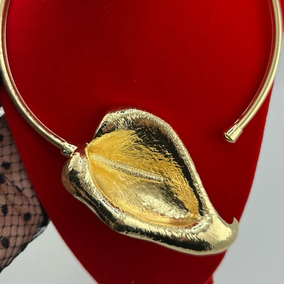 Zara Horseshoe Lotus Gold Bangle Flower Necklace - Picture 6 of 12